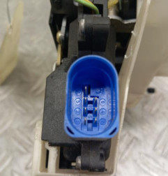 Serrure arriere droit VOLKSWAGEN GOLF 5 Photo n°4