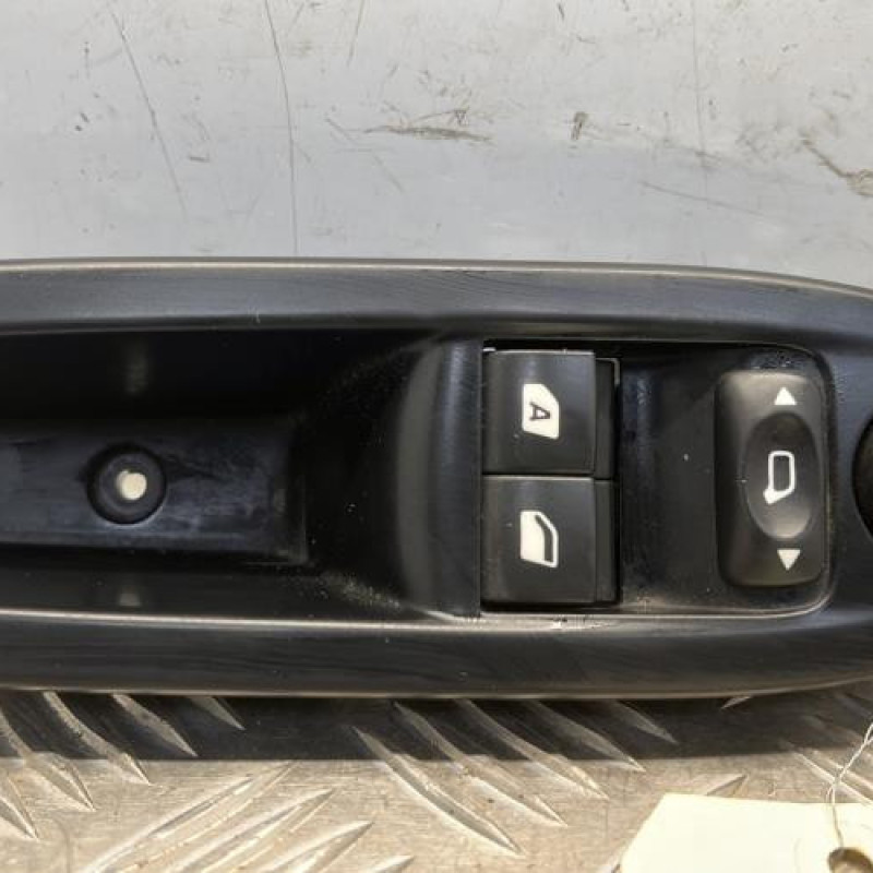 Interrupteur de leve vitre avant gauche PEUGEOT 208 1