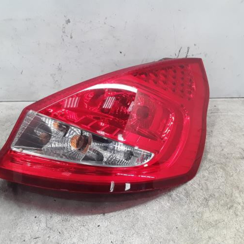 Feu arriere principal droit (feux) FORD FIESTA 6 Feu arriere principal droit (feux) FORD FIESTA 6