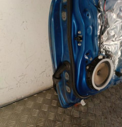 Porte avant droit TOYOTA YARIS 2 Photo n°8