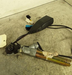 Attache ceinture avant gauche RENAULT CLIO 2 Photo n°1