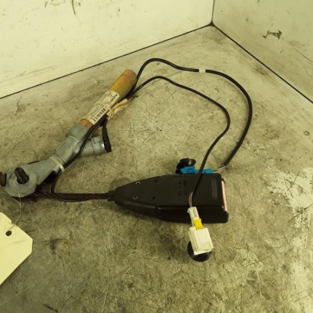 Attache ceinture avant gauche RENAULT CLIO 2