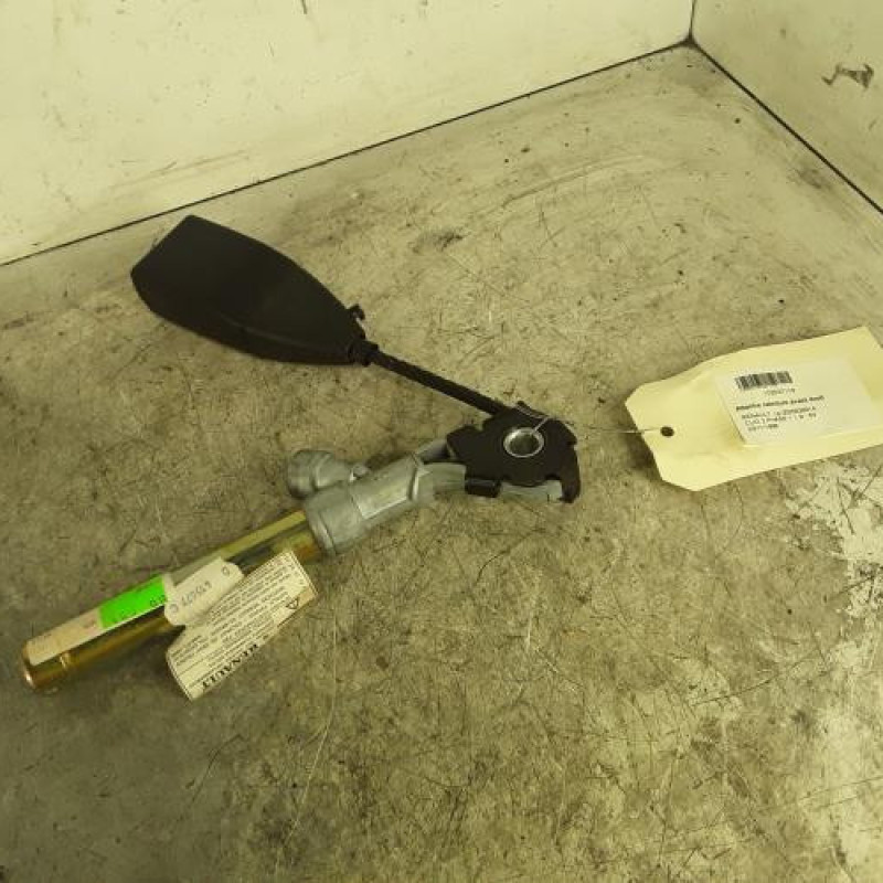 Attache ceinture avant droit RENAULT CLIO 2