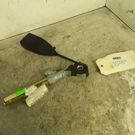 Attache ceinture avant droit RENAULT CLIO 2 Photo n°1