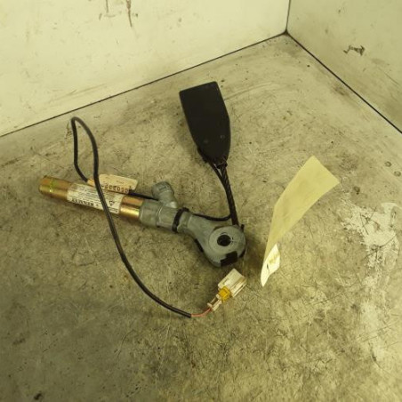 Attache ceinture avant gauche RENAULT CLIO 2