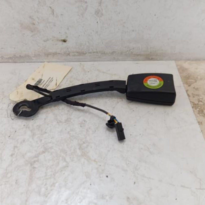Attache ceinture avant droit VOLKSWAGEN GOLF 7