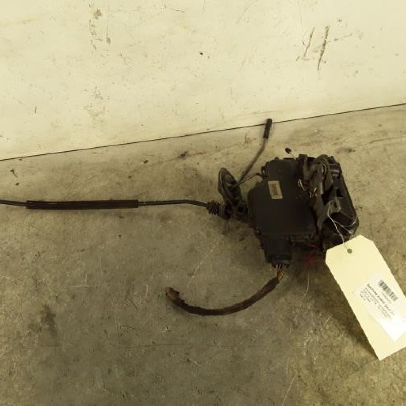 Serrure avant gauche VOLKSWAGEN GOLF 4 Serrure avant gauche VOLKSWAGEN GOLF 4