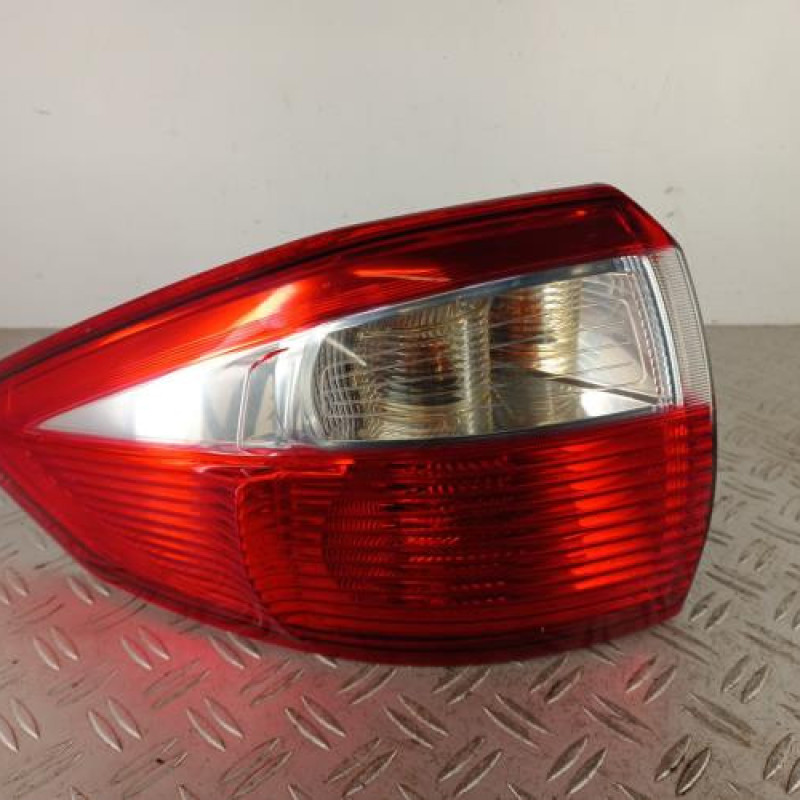 Feu arriere principal gauche (feux) FORD C-MAX 2 Feu arriere principal gauche (feux) FORD C-MAX 2