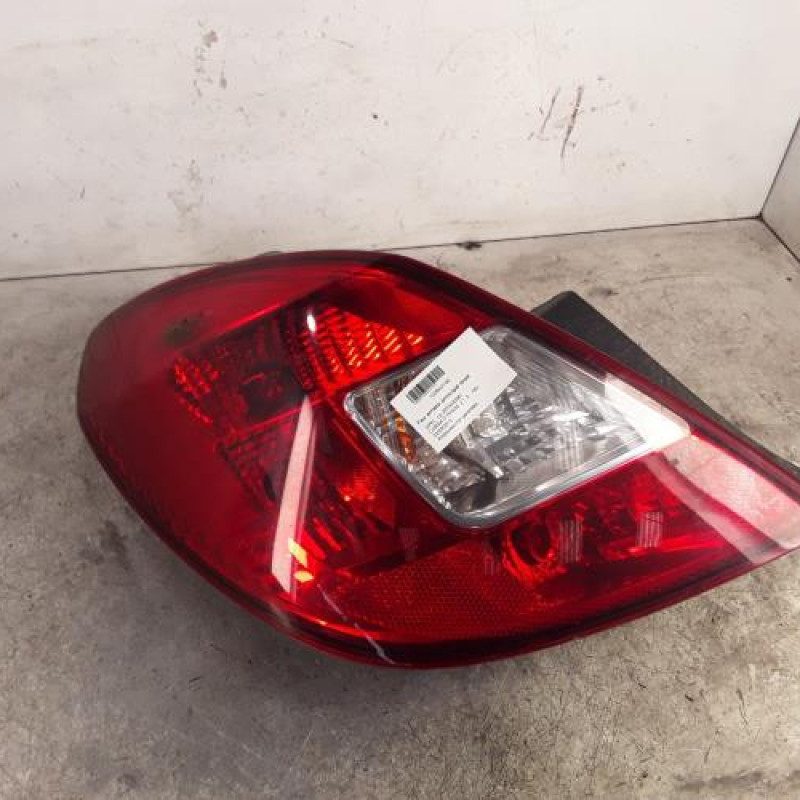 Feu arriere principal droit (feux) OPEL CORSA D Feu arriere principal droit (feux) OPEL CORSA D