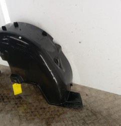 Pare boue arriere droit PEUGEOT 208 1
