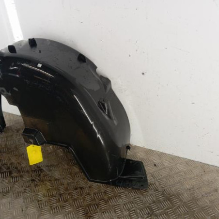 Pare boue arriere droit PEUGEOT 208 1