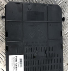Porte fusible PEUGEOT 5008 1 Photo n°1