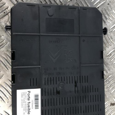 Porte fusible PEUGEOT 5008 1 Photo n°1