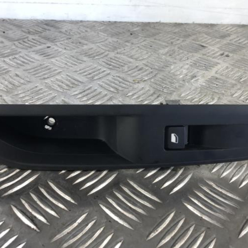 Interrupteur de leve vitre arriere droit PEUGEOT 3008 2
