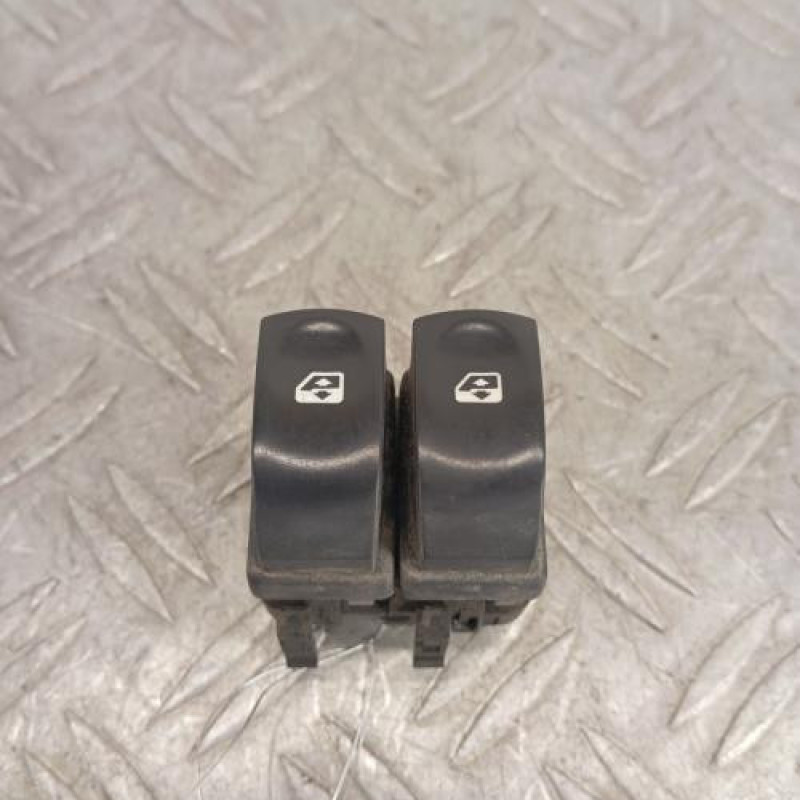 Interrupteur de leve vitre avant gauche RENAULT CLIO 3