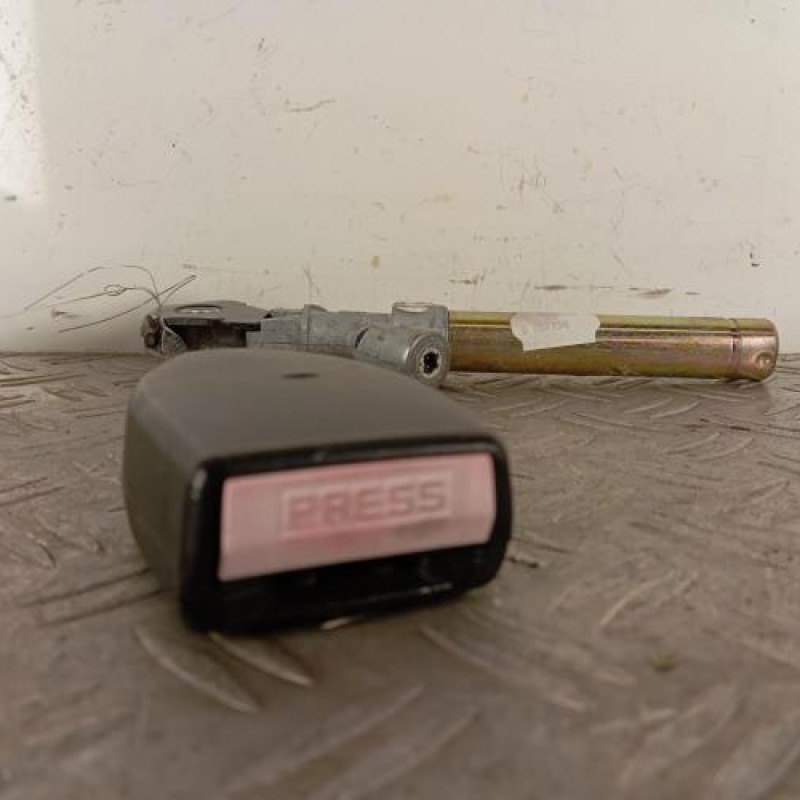 Attache ceinture avant droit RENAULT TWINGO 1