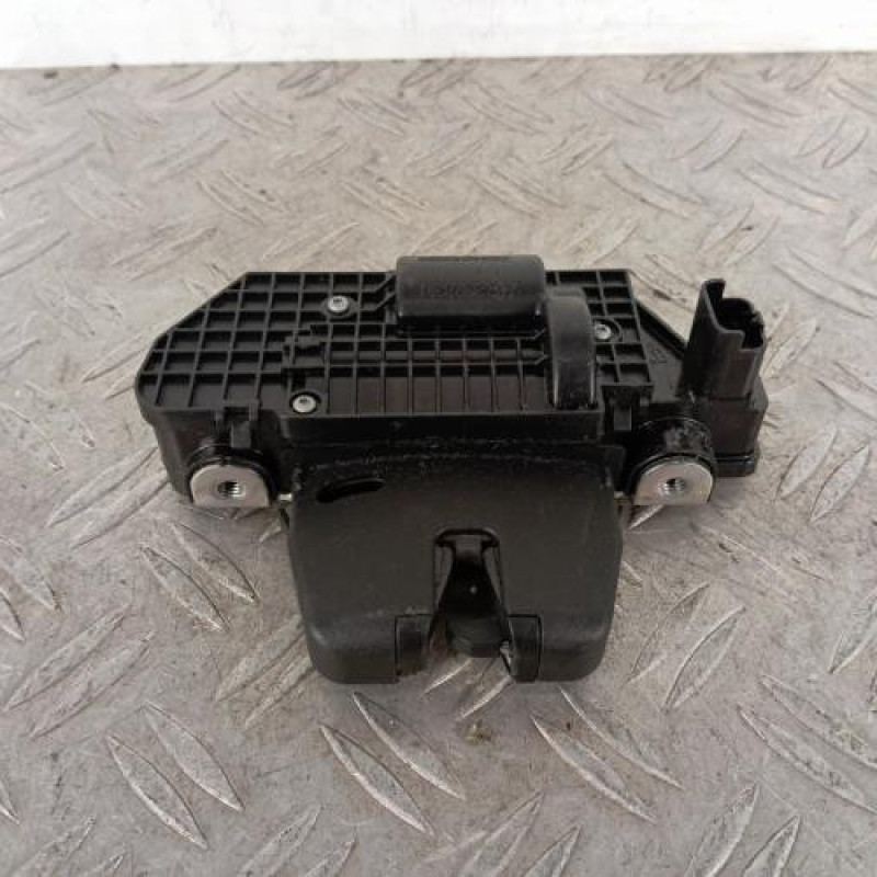 Serrure de hayon PEUGEOT 208 1