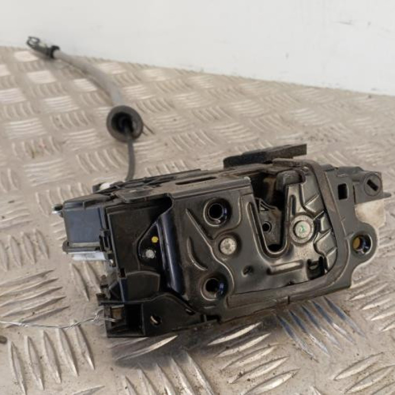 Serrure avant droit VOLKSWAGEN POLO 5 Serrure avant droit VOLKSWAGEN POLO 5