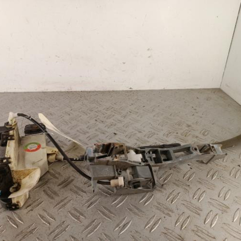 Serrure avant gauche PEUGEOT 3008 1 Serrure avant gauche PEUGEOT 3008 1