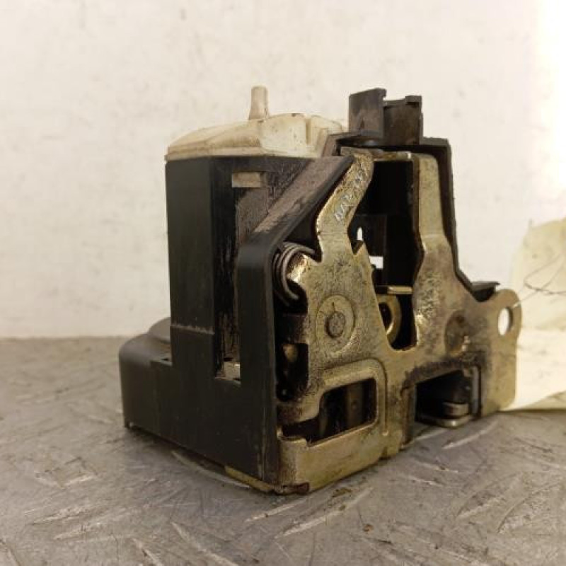 Serrure avant gauche RENAULT CLIO 2 Serrure avant gauche RENAULT CLIO 2