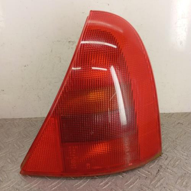 Feu arriere principal droit (feux) RENAULT CLIO 2 Feu arriere principal droit (feux) RENAULT CLIO 2