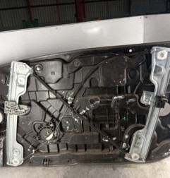 Leve vitre electrique avant gauche HYUNDAI I 30 2