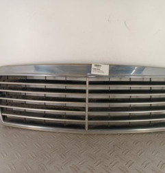 Calandre MERCEDES CLASSE E 210 Photo n°1
