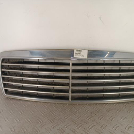 Calandre MERCEDES CLASSE E 210 Photo n°1