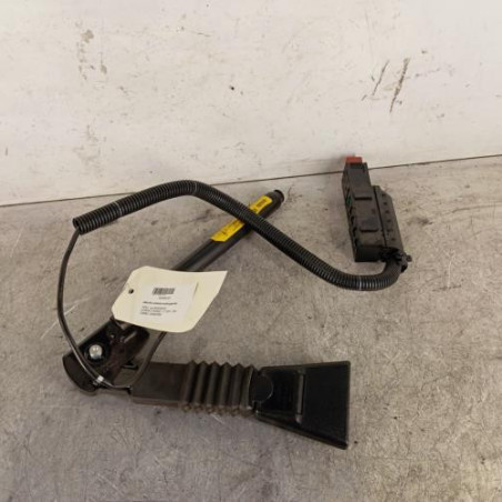 Attache ceinture avant gauche OPEL CORSA C