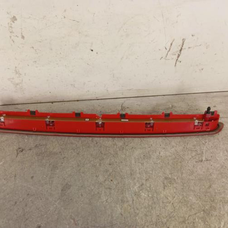 Feu arriere stop central VOLKSWAGEN PASSAT 7