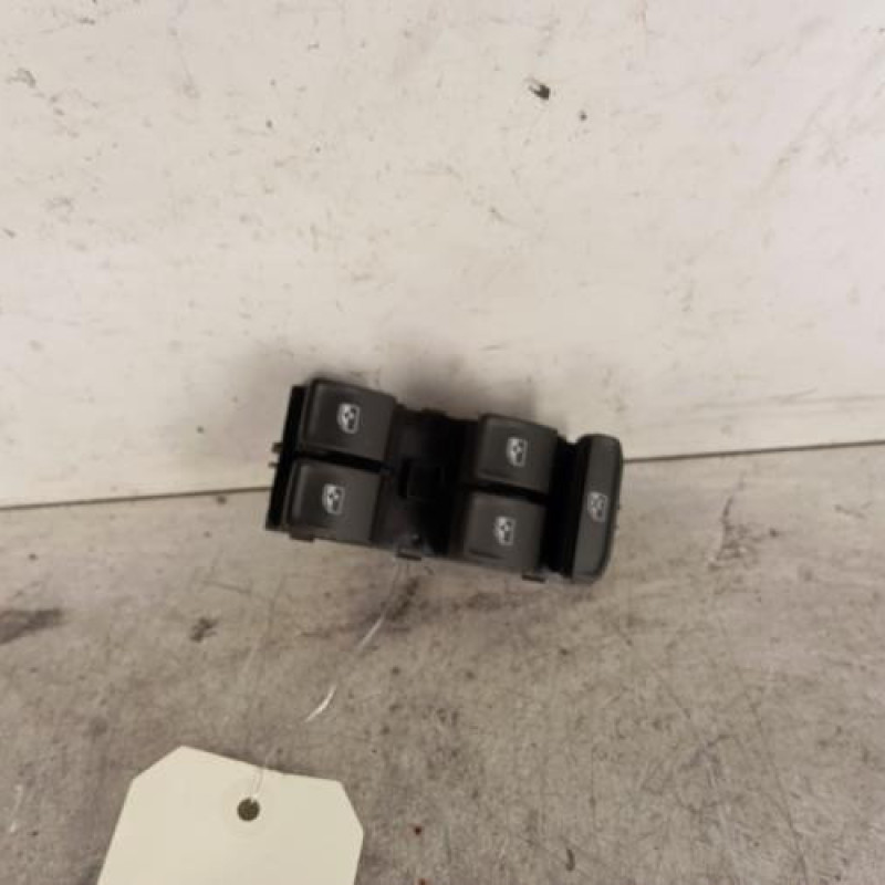 Interrupteur de leve vitre avant gauche VOLKSWAGEN PASSAT 7