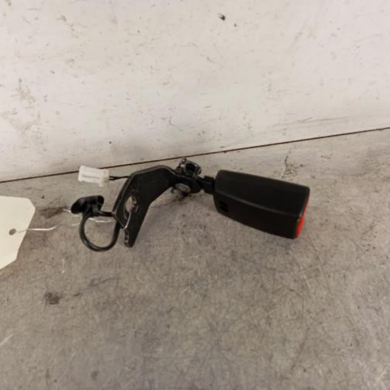 Attache ceinture arriere gauche PEUGEOT 308 2