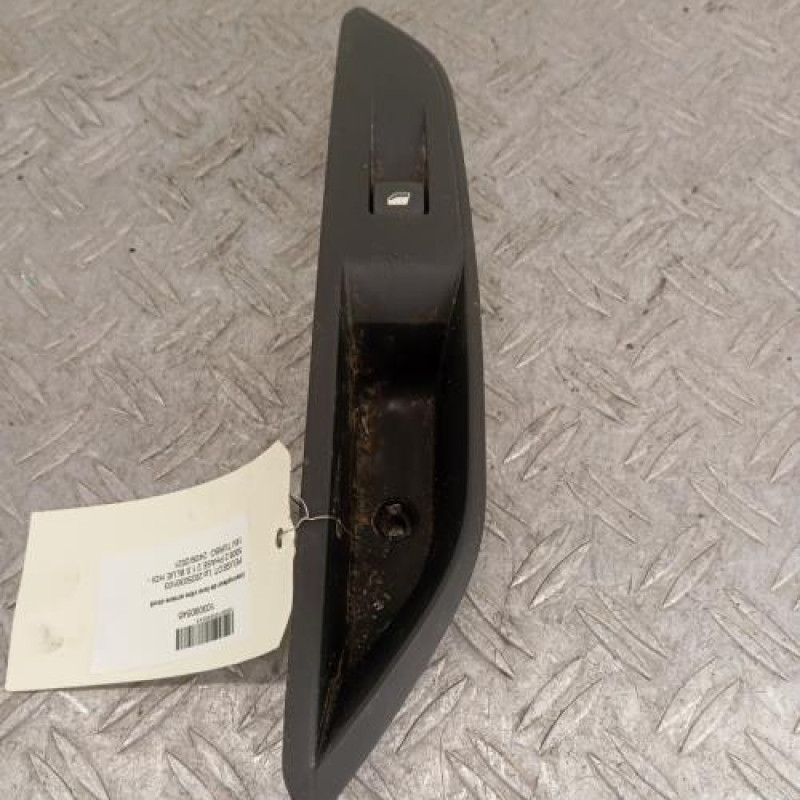 Interrupteur de leve vitre arriere droit PEUGEOT 5008 2