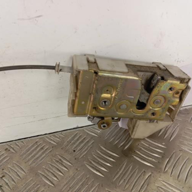 Serrure avant gauche FORD COURRIER 4 Serrure avant gauche FORD COURRIER 4