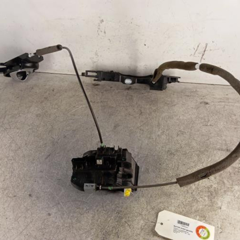 Serrure avant gauche NISSAN JUKE 1 Serrure avant gauche NISSAN JUKE 1