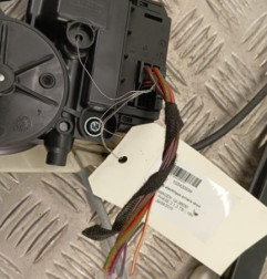 Leve vitre electrique arriere droit VOLKSWAGEN POLO 5 Photo n°4