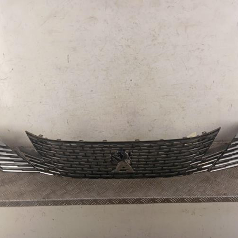 Calandre PEUGEOT 5008 2