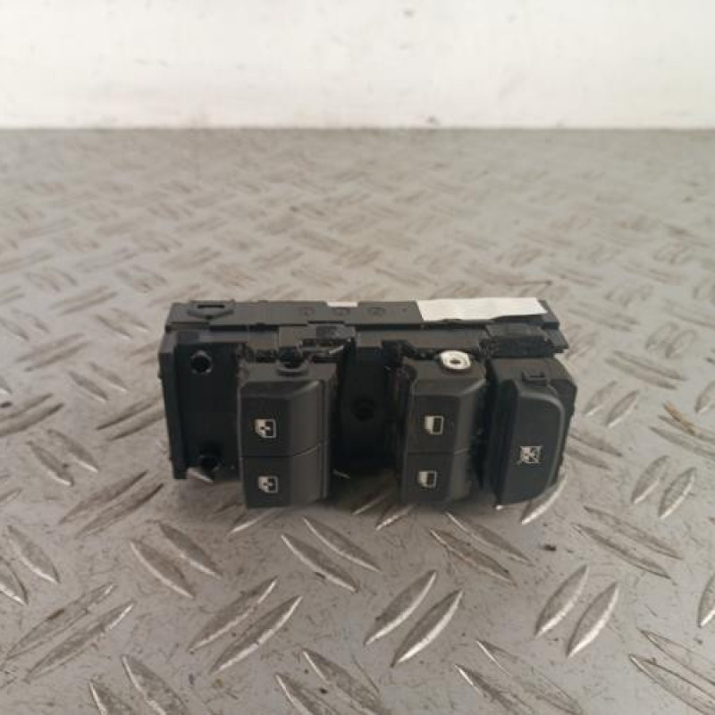 Interrupteur de leve vitre avant gauche KIA CEE-D 3