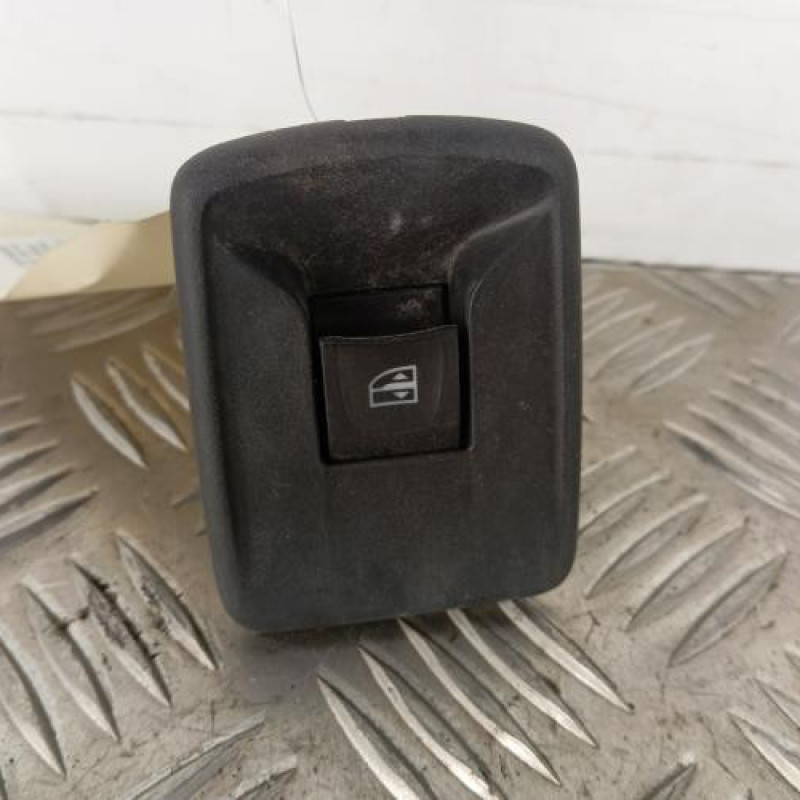 Interrupteur de leve vitre avant droit RENAULT TRAFIC 3 COURT