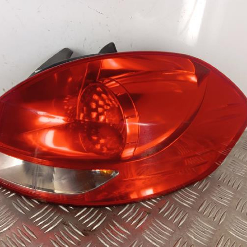 Feu arriere principal droit (feux) RENAULT CLIO 3 Feu arriere principal droit (feux) RENAULT CLIO 3