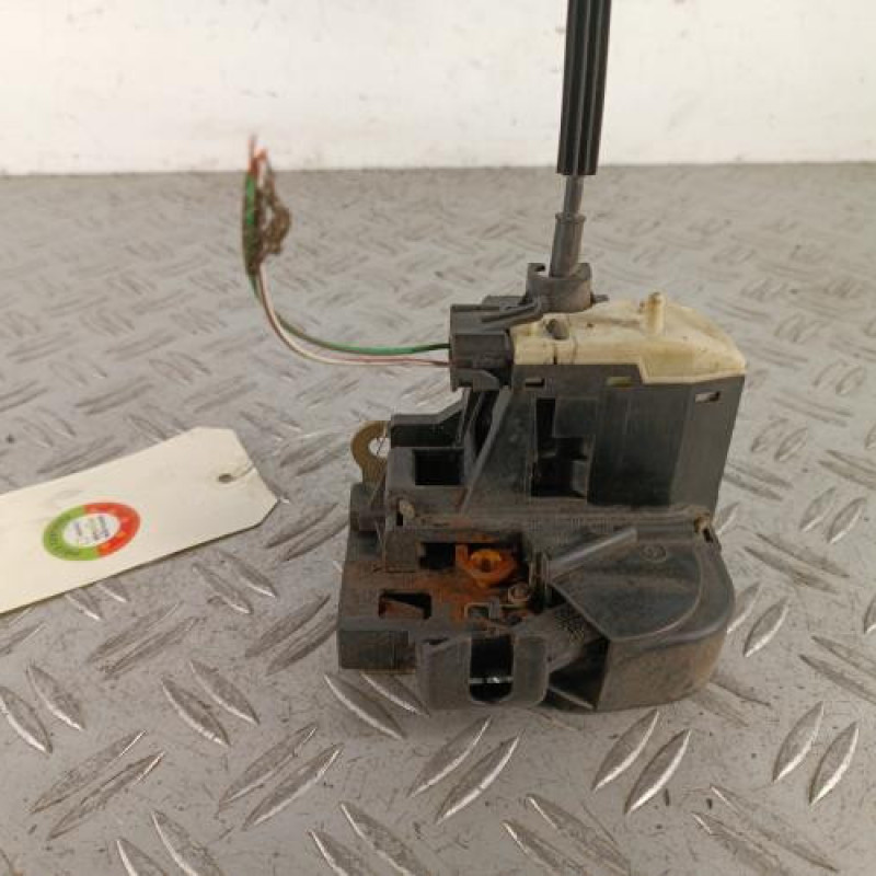 Serrure avant gauche RENAULT CLIO 2 Serrure avant gauche RENAULT CLIO 2