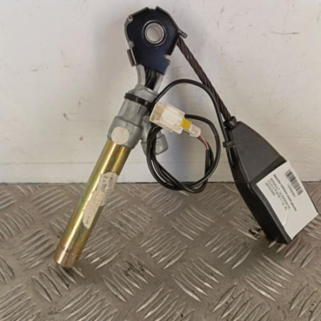 Attache ceinture avant gauche RENAULT CLIO 2 Photo n°1