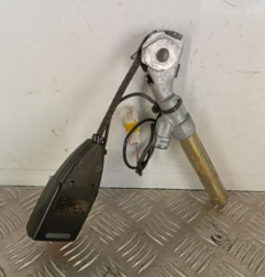 Attache ceinture avant gauche RENAULT CLIO 2