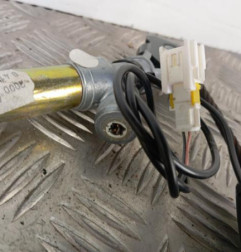 Attache ceinture avant gauche RENAULT CLIO 2 Photo n°3
