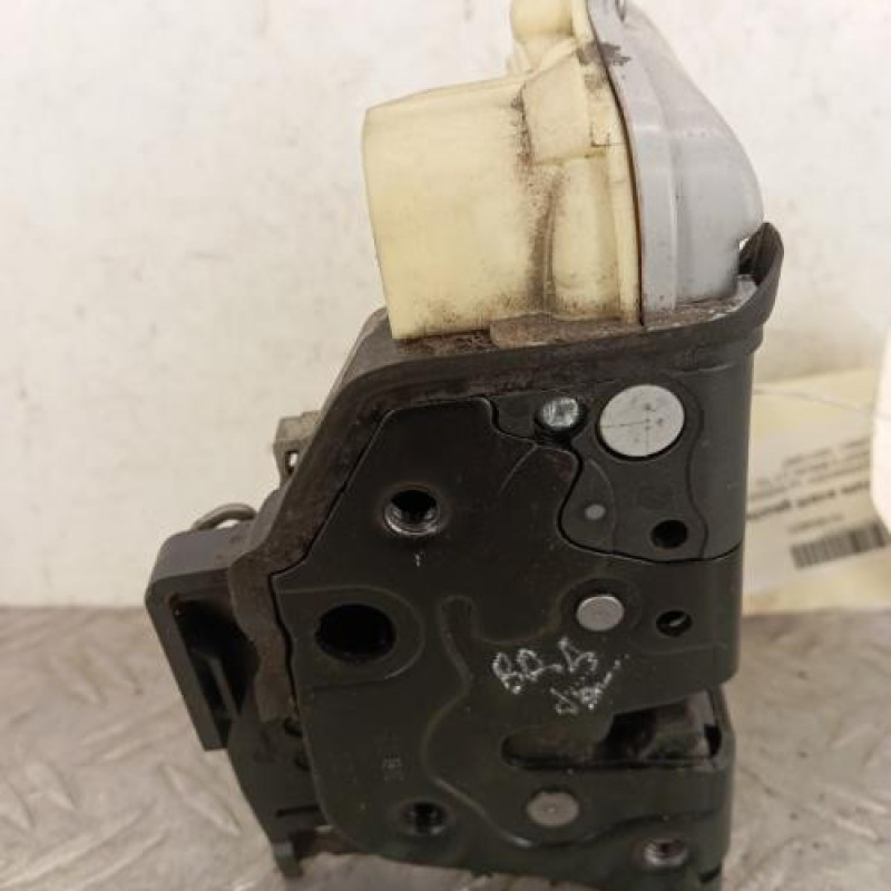 Serrure avant gauche VOLKSWAGEN PASSAT 5 Serrure avant gauche VOLKSWAGEN PASSAT 5