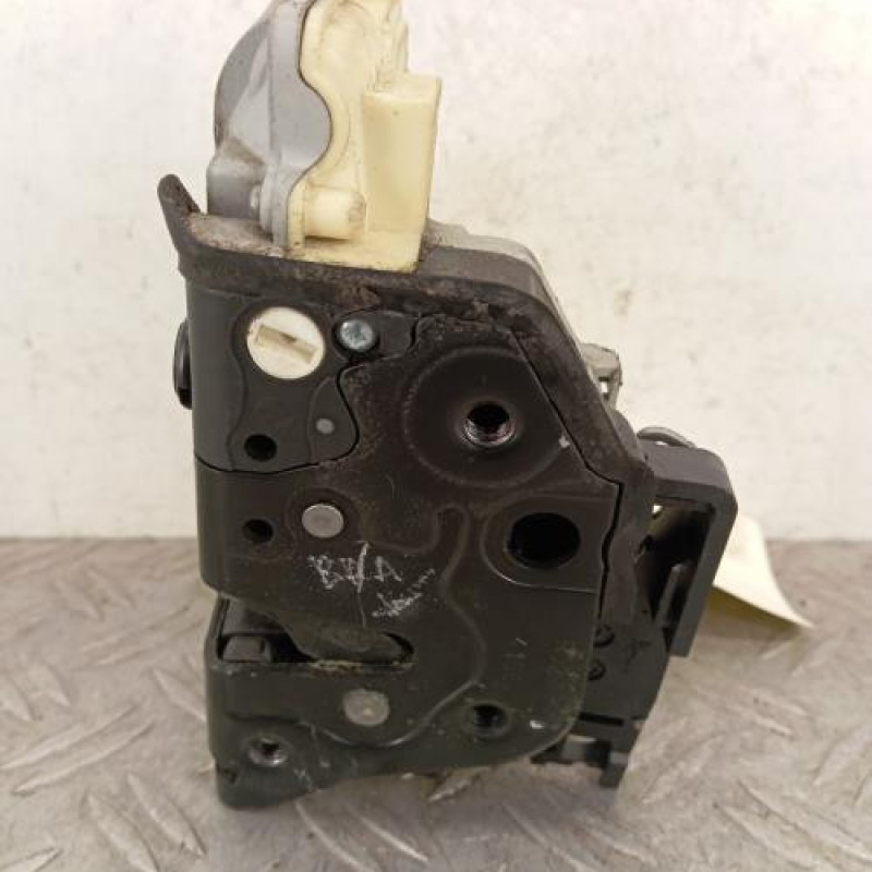 Serrure arriere droit VOLKSWAGEN PASSAT 5 Serrure arriere droit VOLKSWAGEN PASSAT 5