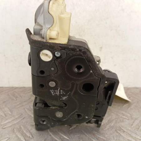 Serrure arriere droit VOLKSWAGEN PASSAT 5 Photo n°1