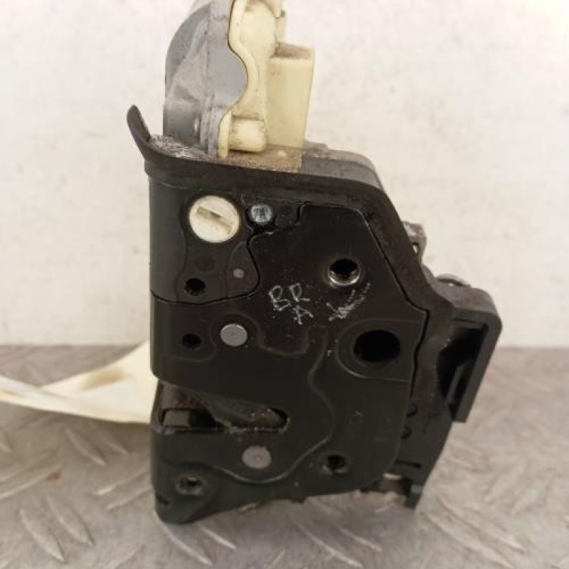 Serrure avant droit VOLKSWAGEN PASSAT 5