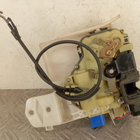 Serrure avant droit VOLKSWAGEN POLO 4