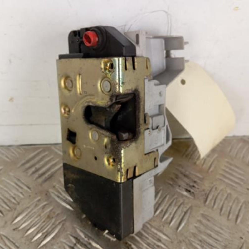 Serrure arriere droit PEUGEOT 307